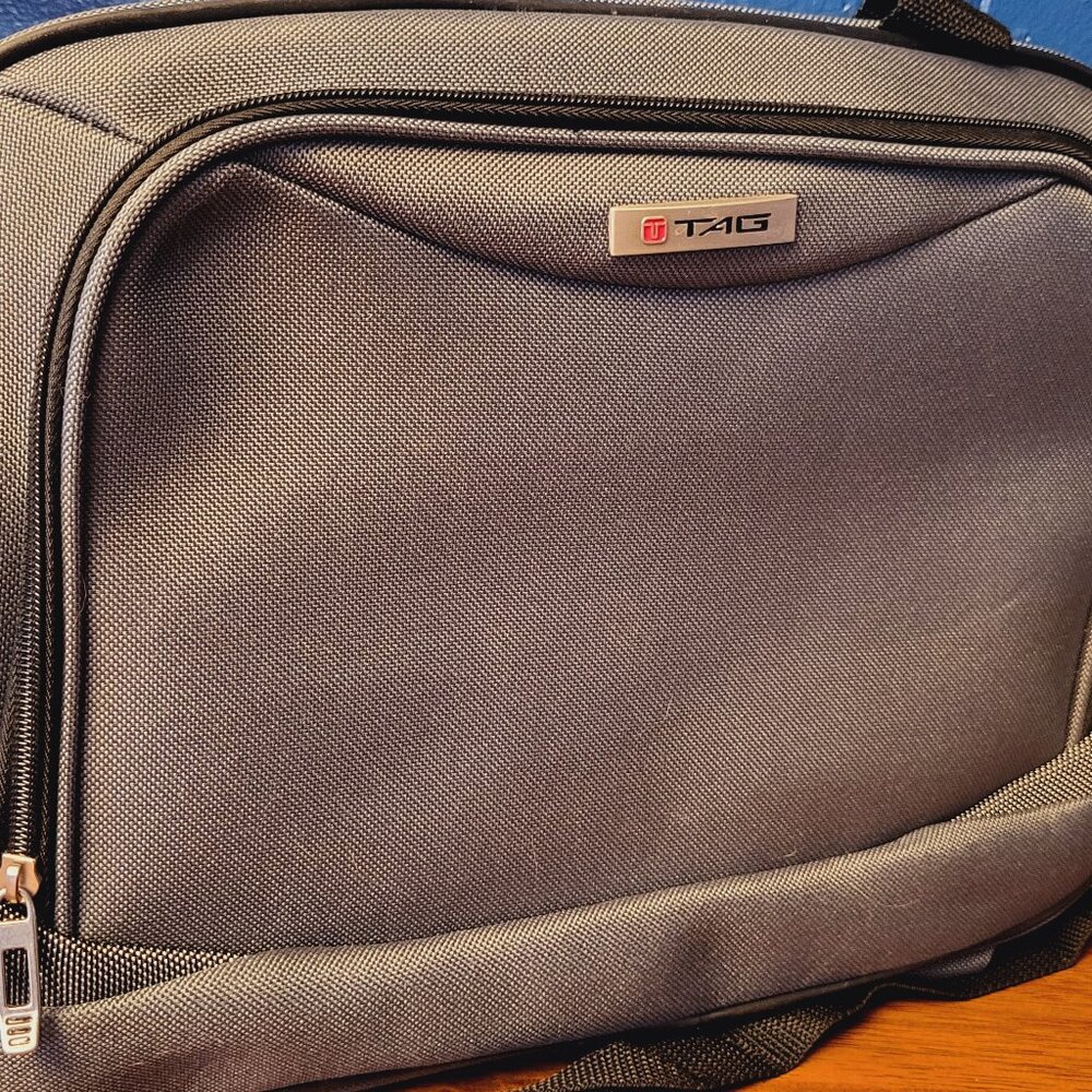TAG ~Carry On Duffle Travel Bag & Toiletry / Accessories Bag ~ NWOT